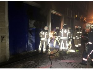 Kağıthane’de market deposunda yangın