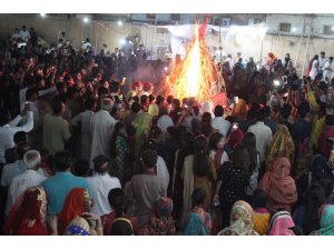 Hindular, Holi’yi dans edip şarkı söyleyerek karşıladı