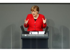 Merkel’den Brexit’in ertelenmesine destek