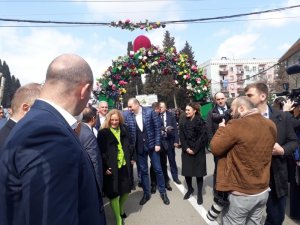 Gürcistan’da Nevruz gösterisi nefes kesti