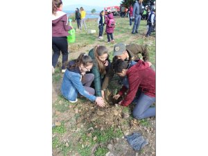 Öğrenciler, Dünya Ormancılık Günü’nde fidanları toprakla buluşturdu