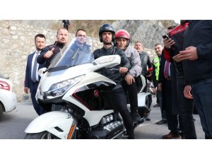 Kenan Sofuoğlu belediye başkan adayıyla motosiklete bindi