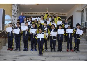 GKV’nin Minik Kulaçları Kupaları okullarına taşıdı