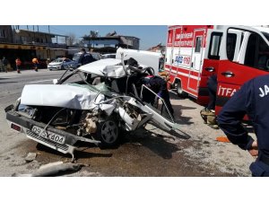 3 aracın karıştığı kazada can pazarı: 1’i ağır 2 yaralı