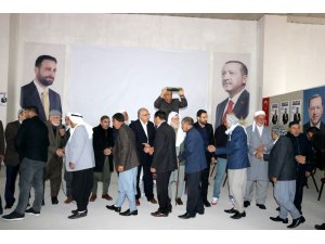 AK Parti Belediye Başkan adayı Nasıranlı kan davalı aileleri barıştırdı