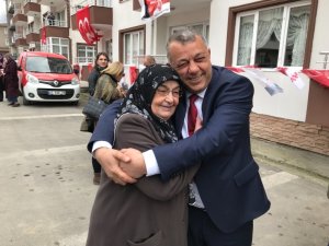 MHP’li Başkan adayı mahallesinde başkan gibi karşılandı