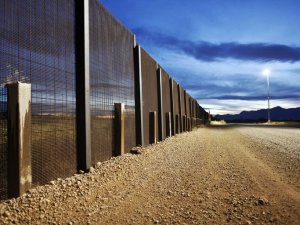 Trump'ın Meksika duvarı için 1 milyar dolarlık fona onay
