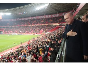 Cumhurbaşkanı Erdoğan’dan Eskişehirspor’a reklam panosu jesti