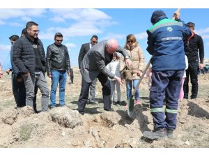 Odunpazarı Belediyesi Ahbap Derneği ile 2  bin 500 fidan dikti