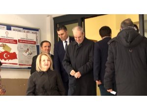 Eski Genelkurmay Başkanı Emekli Orgeneral İlker Başbuğ, oyunu Kadıköy’de kullandı