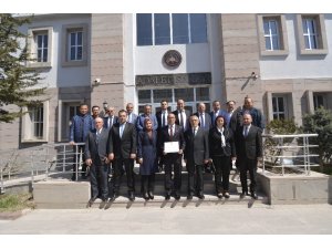 Sandıklı Belediye Başkanı Mustafa Çöl mazbatasını aldı