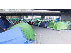 Paris’te insanlık dışı mülteci kampı tahliye edildi