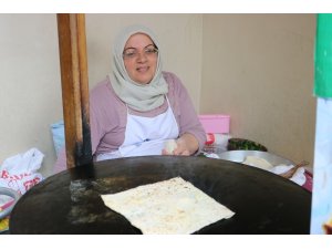 Oklava, hamur tahtası ve 5 kilogram un alıp gözleme dükkanı açtı