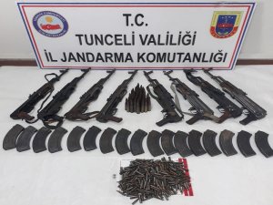 Tunceli’de silah dolu 2 sığınak imha edildi