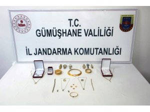 Evden 50 bin liralık altın çalan hırsızlar Trabzon’da yakayı ele verdi