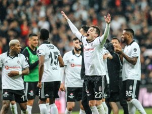 Beşiktaş lideri devirdi: 2-1