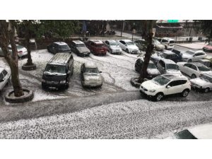 İzmir Tire’de kar gibi dolu yağdı