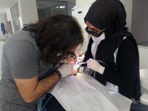 Erzincan’da sağlıklı diş etleri için lazer teknolojisi kullanılıyor