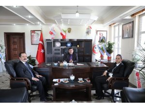 Vali arslantaş, Refahiye ve İliç ilçelerinin yeni belediye başkanlarını ziyaret etti