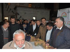 Aksaray’da vatandaşlara süt ikramı