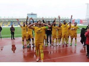 Ağrıspor şampiyonluğunu kutladı