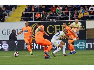 Spor Toto Süper Lig: Aytemiz Alanyasopr: 0 - Fenerbahçe: 0 (İlk yarı)