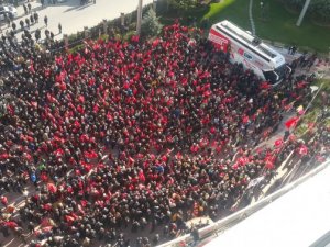 Halk CHP Genel Merkezi'ne akın etti