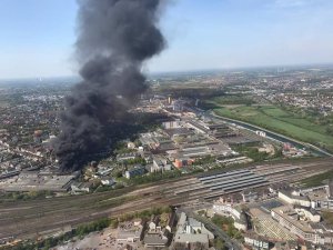 Almanya’da Türk işçilerin de çalıştığı fabrikada korkutan yangın