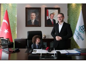 Başakşehir Belediye Başkanı Yasin Kartoğlu,  makamını “Çocuk Başkan” a devretti