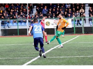 Attığı 16 golle kendisini ve Yeşilyurt Belediyespor’u zirveye taşıdı