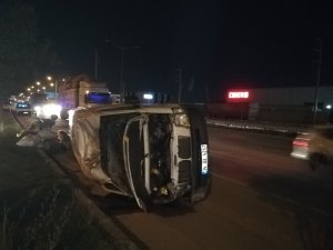 Otomobille minibüs çarpıştı: 3 yaralı