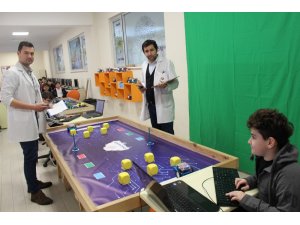 Okulda robot turnuvası