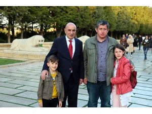 Başkan Altınok, ailesiyle birlikte Anıtkabir’i ziyaret etti