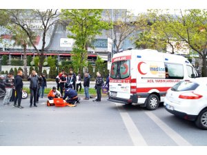 Bakırköy’de motosiklet yayaya çarptı
