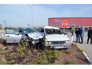 Konya’da 2 otomobil çarpıştı: 6 yaralı