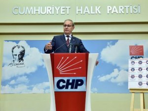 CHP'li Öztrak: Dünyanın gözü önünde rezalet yaşanıyor