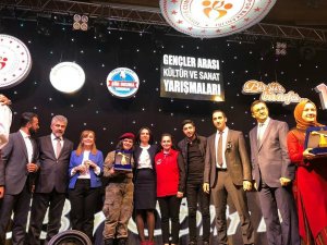 ’Gençler Arası Şiir Okuma’ yarışmasında Türkiye birincisi Ağrı’dan