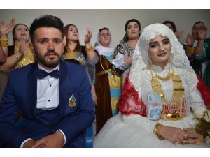Aşiret düğününde damada 200 bin lira, geline 1 kilo altın takıldı