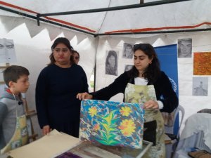 Uşak Gençlik Festivalinde ebru sanatına yoğun ilgi