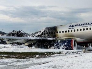 41 kişi hayatını kaybetti! Uçağa yıldırım çarptı