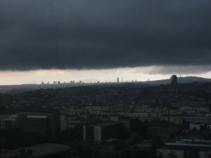 Meteoroloji uyarmıştı, İstanbul’u kara bulutlar sardı!