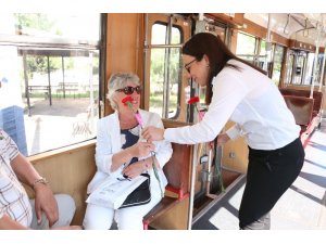 Nostaljik tramvayda annelere sürpriz