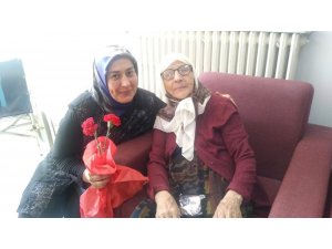 AK Parti Teşkilatından Anneler Günün’de anlamlı ziyaret