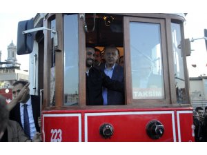 Cumhurbaşkanı nostaljik tramvay ile iftara geldi