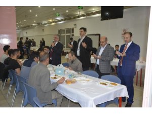 Türkiye Diyanet Vakfı Eskişehir Şubesi ve Gençlik Koordinatörlüğü’nden iftar yemeği