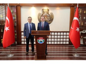 Vali Ali Hamza Pehlivan Rize Valisi Kemal Çeber’i ziyaret etti