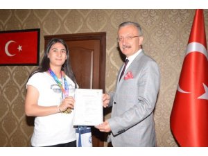 Erzincan Üniversitesi öğrencilerinden atıcılıkta Türkiye rekoru