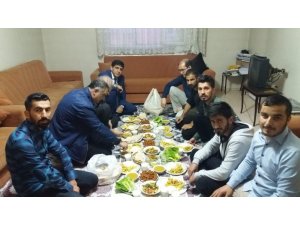 Rektör Alma öğrenci evinde iftar açtı