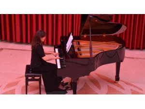 Doç. Lilian Tonella Tüzün’ün piyano resitali müzikseverleri büyüledi