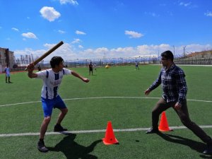 Unutulmaya yüz tutmuş Kürt beyzbolu yeniden yaygınlaştırılıyor